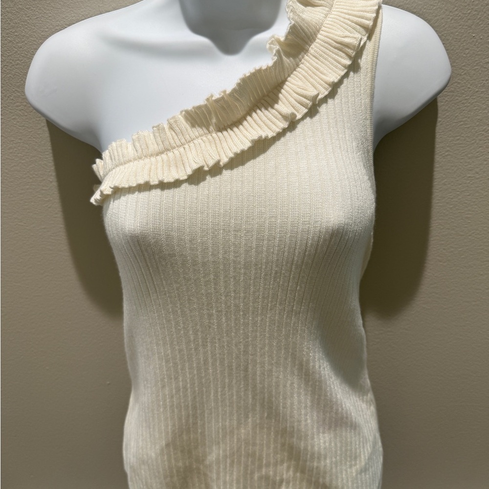 Chic Ruffle One-Shoulder Top - Picture 5 of 12